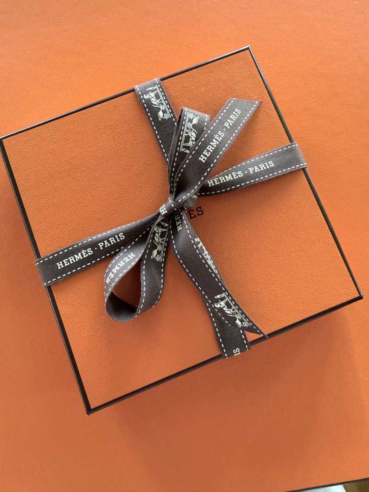 Náhrdelník Hermès Kelly s náhrdelníkom Rouge H