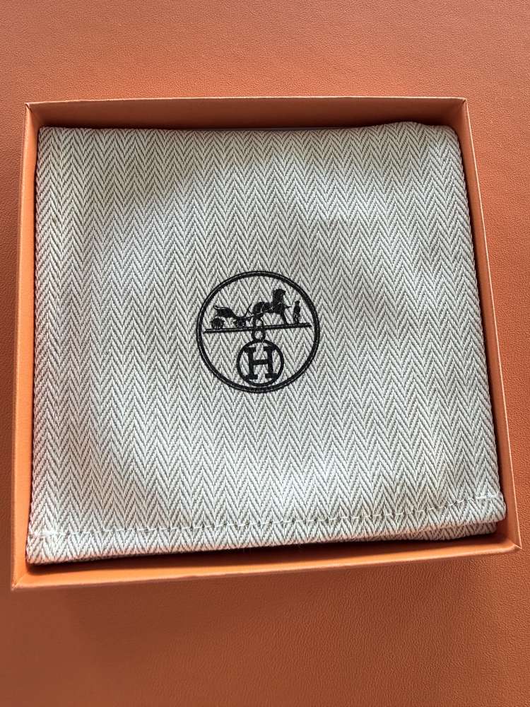 Náhrdelník Hermès Kelly s náhrdelníkom Rouge H