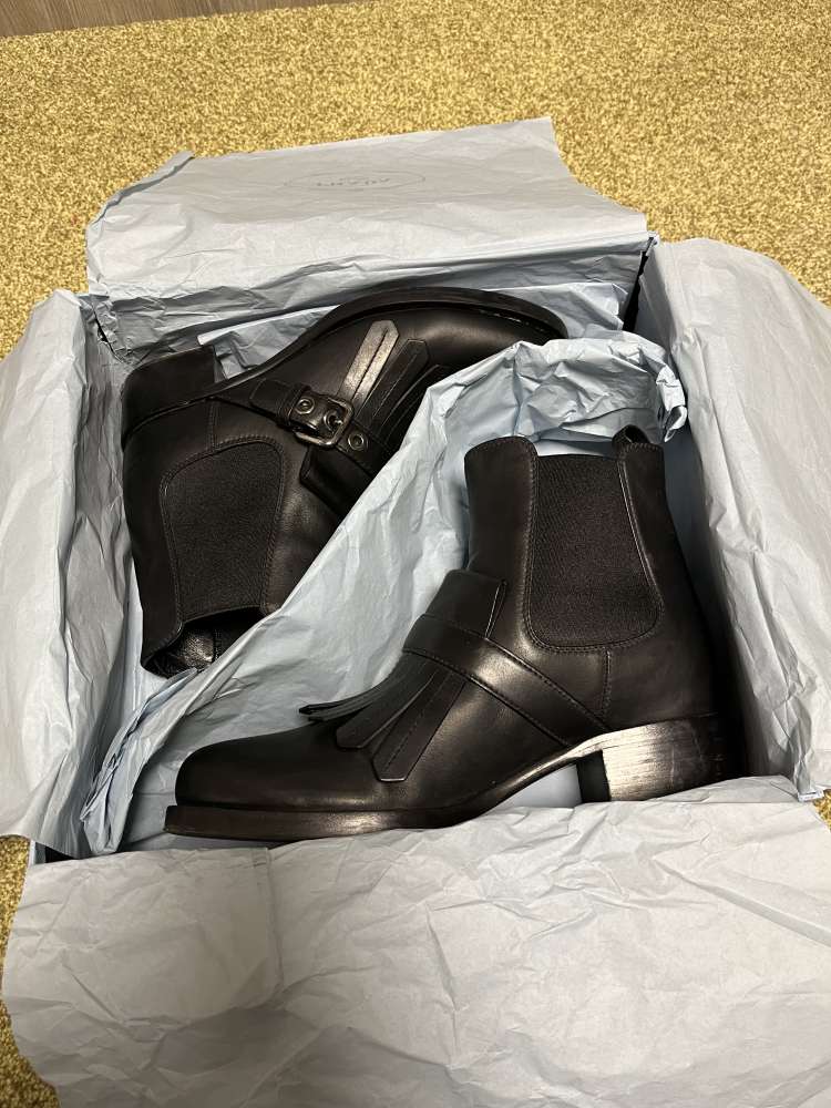 Kozene clenkove “biker boots Chelsea” zn. Prada - velkost 40