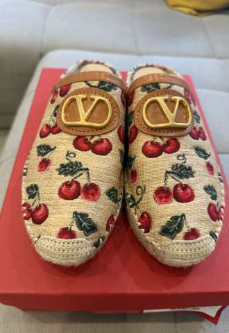https://vipluxury.sk/Valentino espadrilky