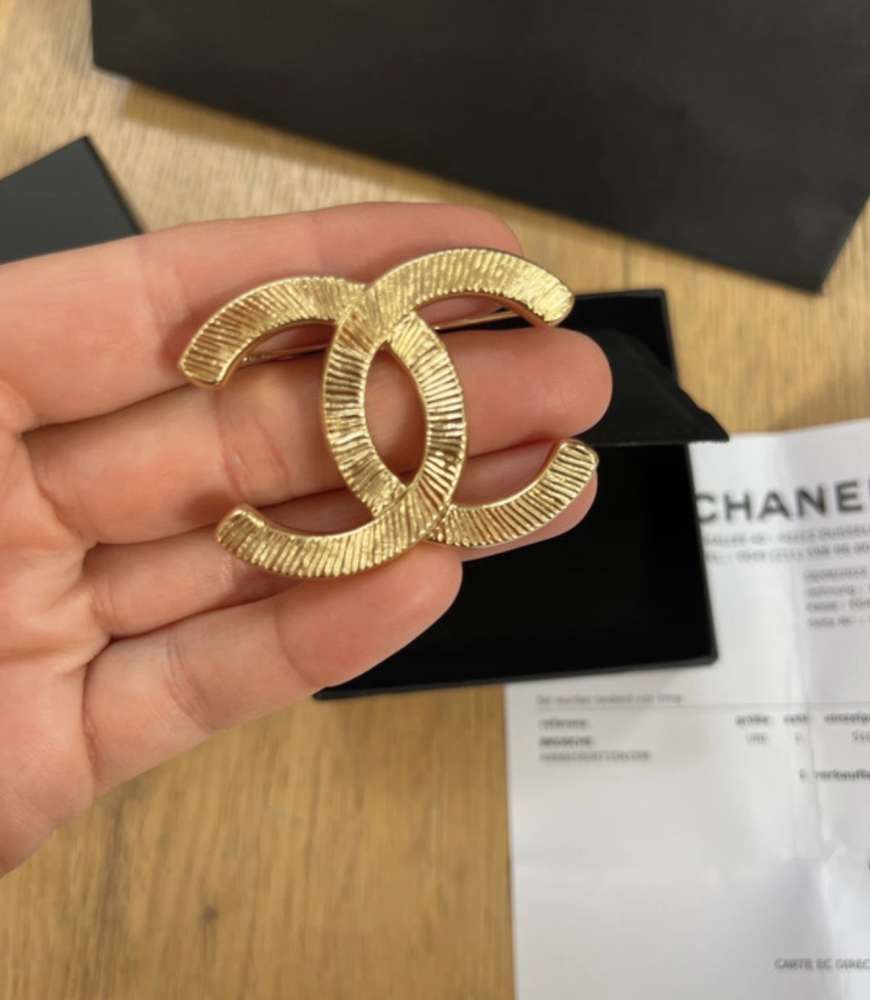 Chanel brošňa