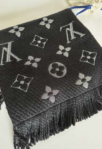 https://vipluxury.sk/Louis Vuitton šál