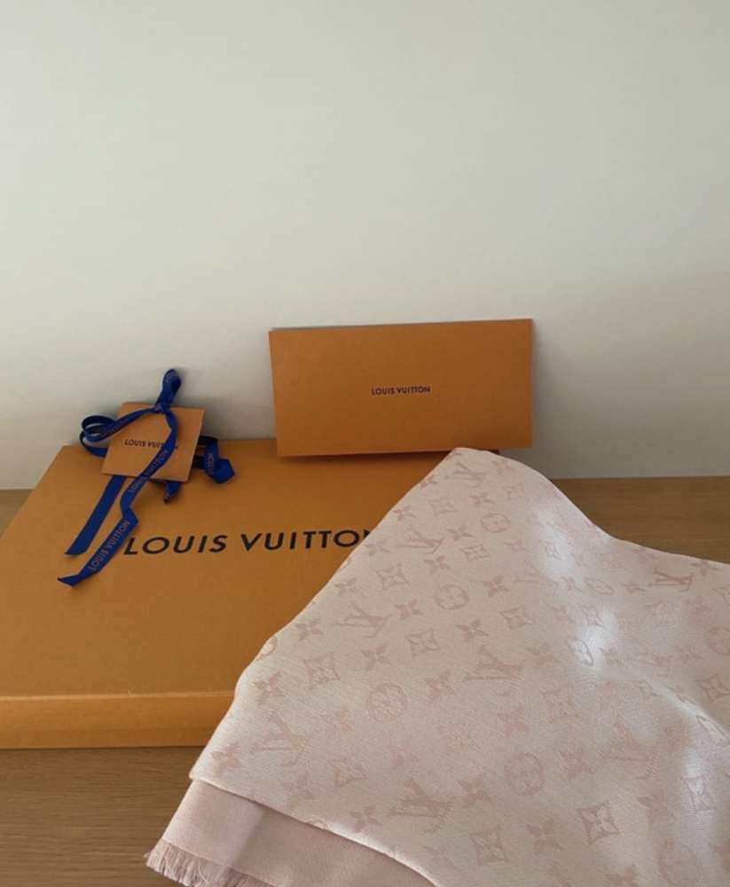 Louis Vuitton šál