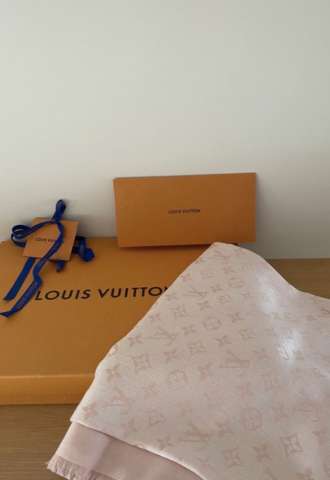 https://vipluxury.sk/Louis Vuitton šál