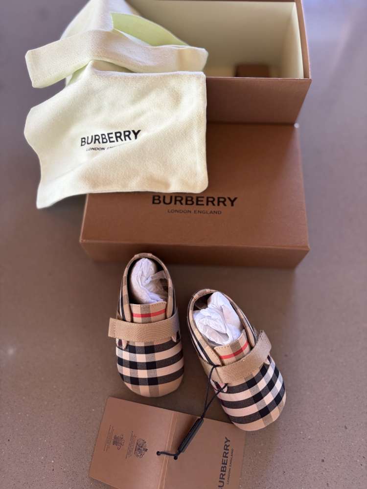 Capáčky Burberry