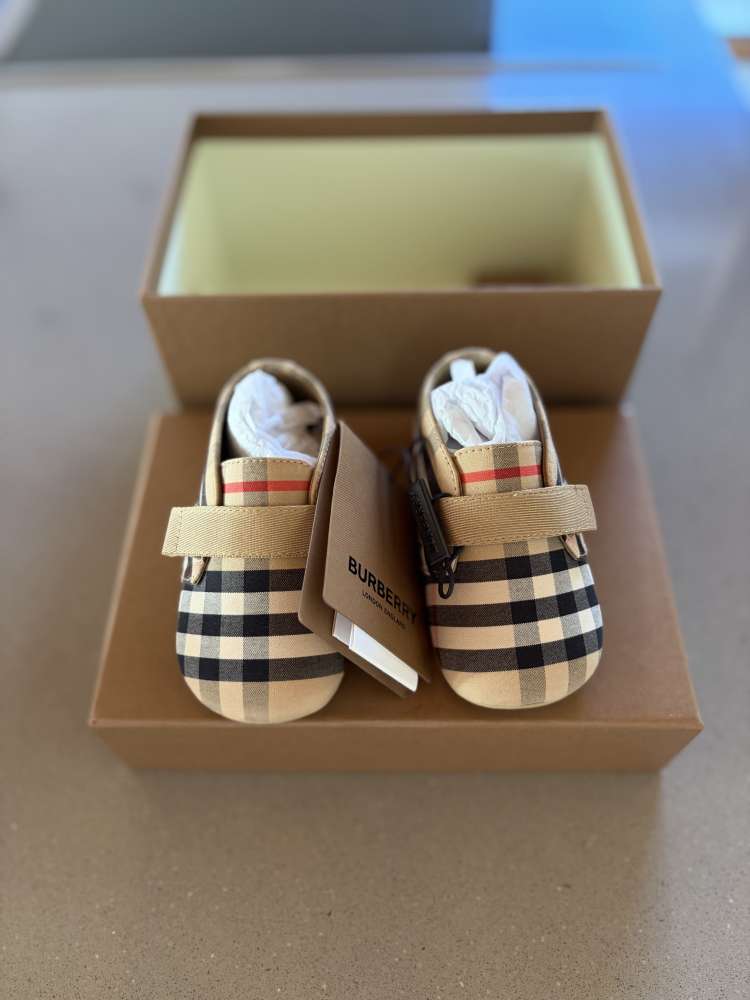 Capáčky Burberry