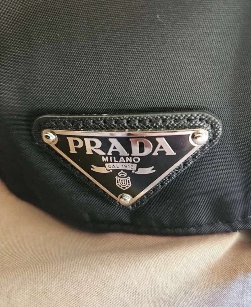 Prada šiltovka