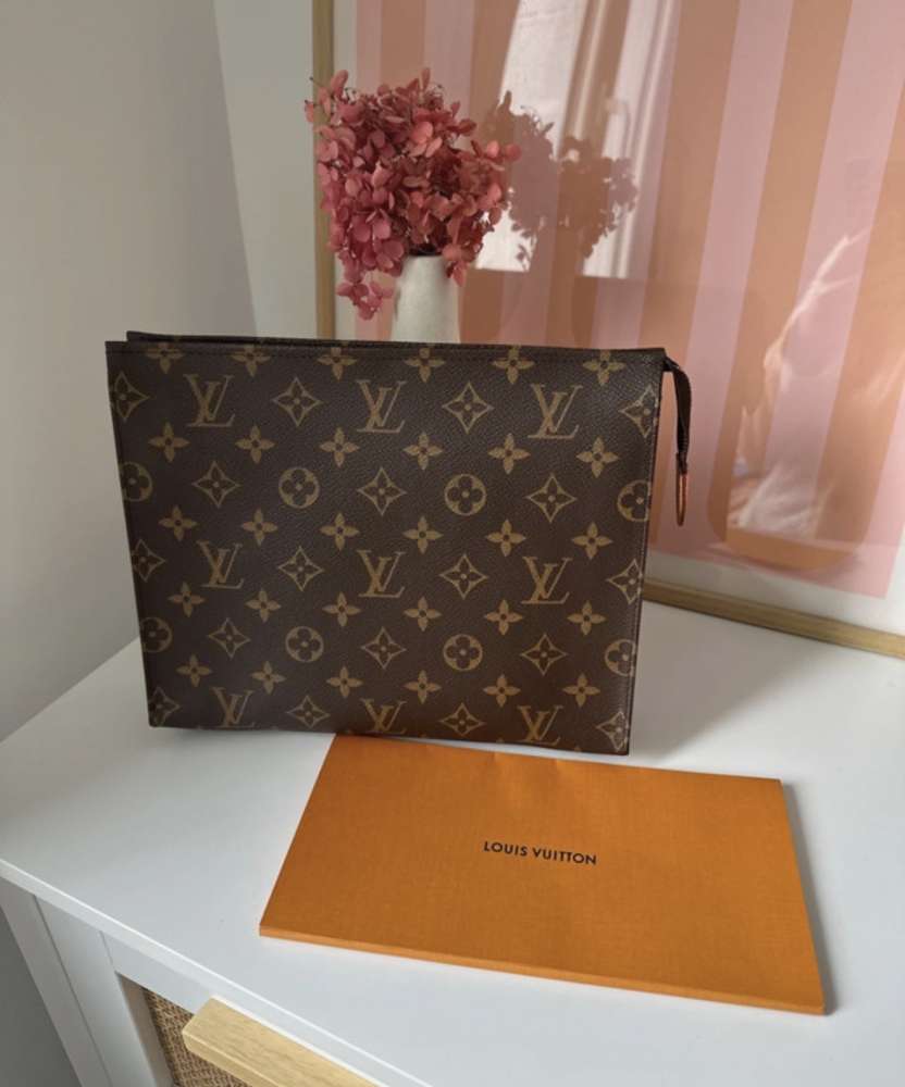 Louis Vuitton toiletka 26