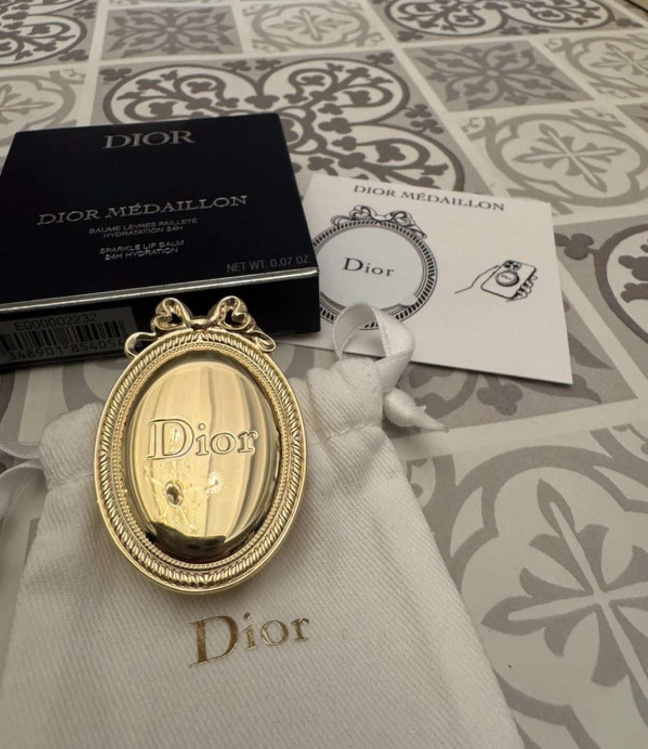 Dior medailonik