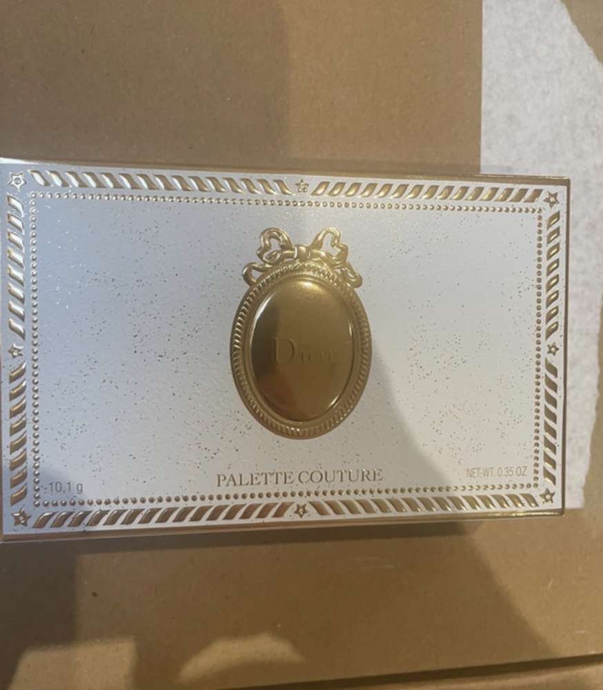 Dior medailonik