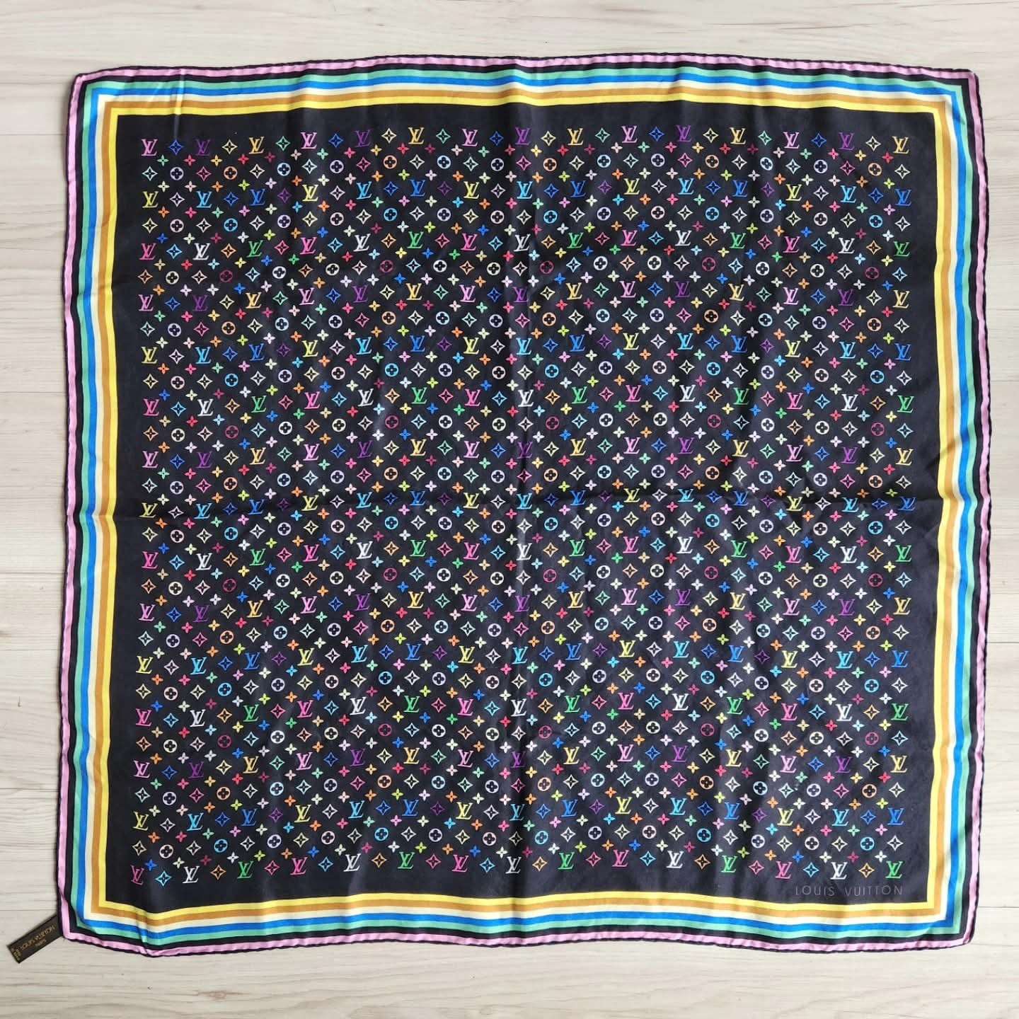 Louis Vuitton Foulard