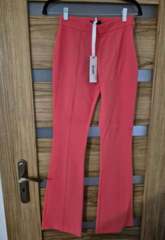 https://vipluxury.sk/MARCIANO by Guess – Elegantný koralový komplet (2-dielny set s visačkami)