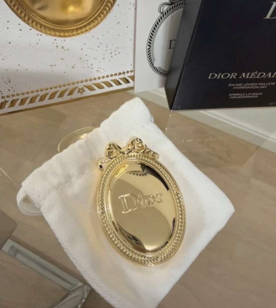 Dior medajlonik s leskom