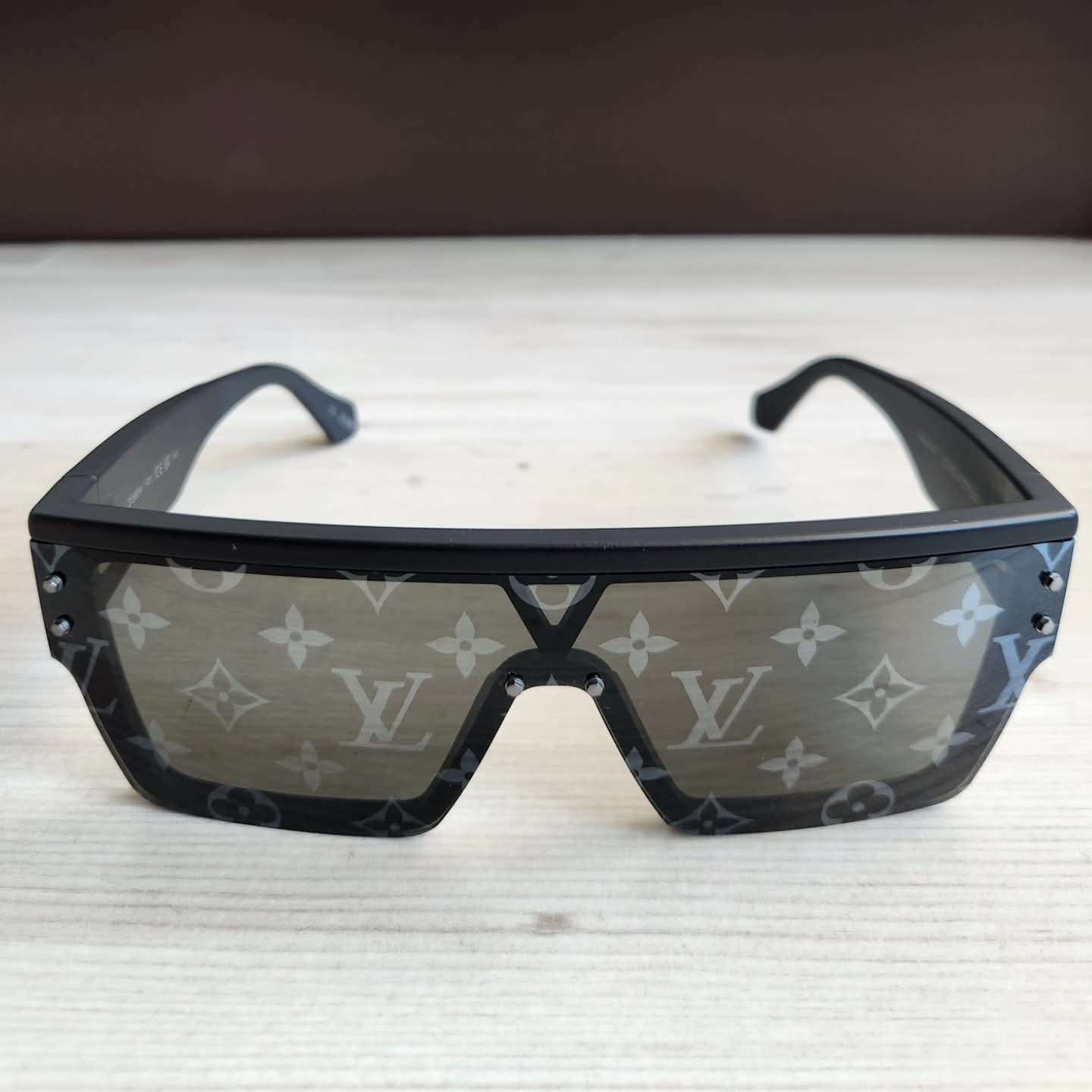 Louis Vuitton Waimea L