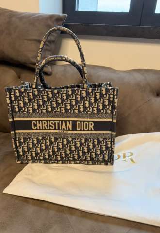 https://vipluxury.sk/Dior tote bag