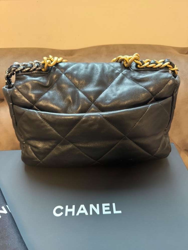 Chanel 19
