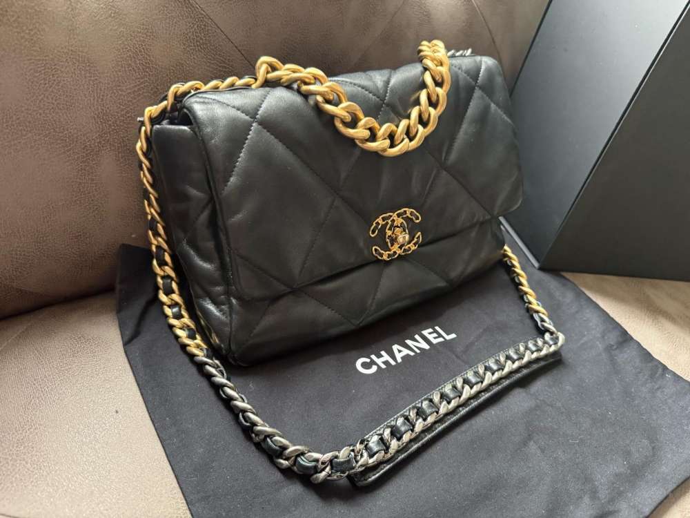 Chanel 19