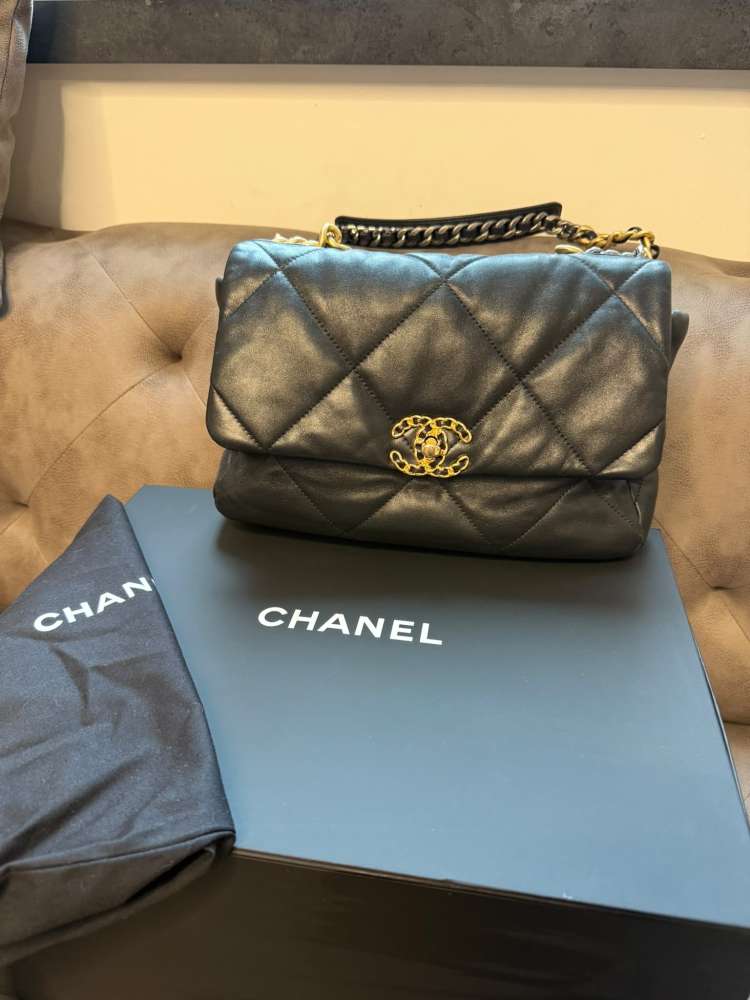 Chanel 19