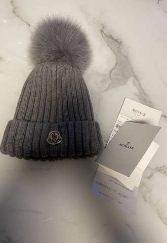 https://vipluxury.sk/Moncler čiapka