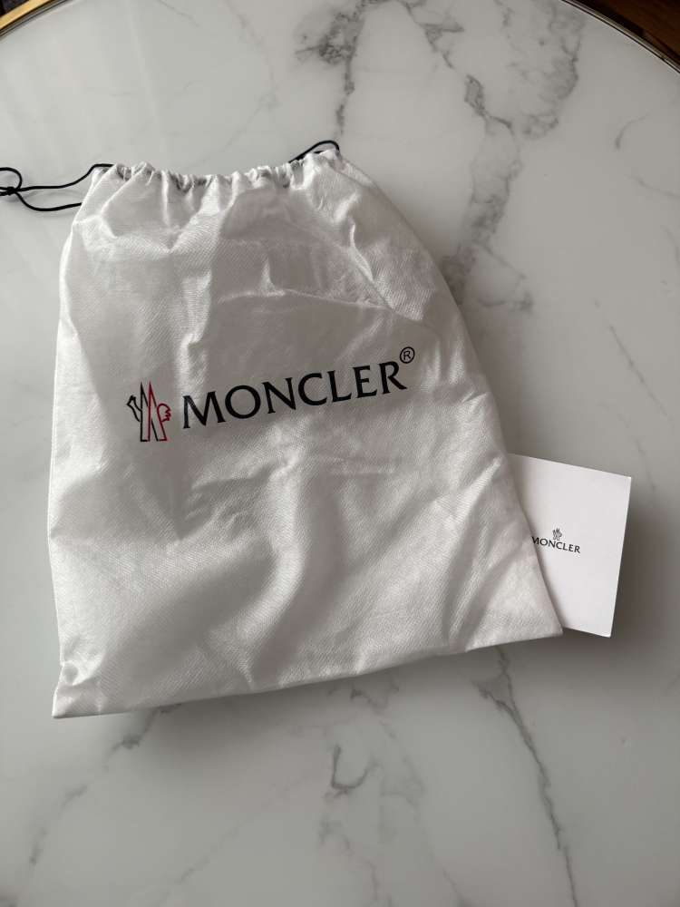 Moncler čiapka