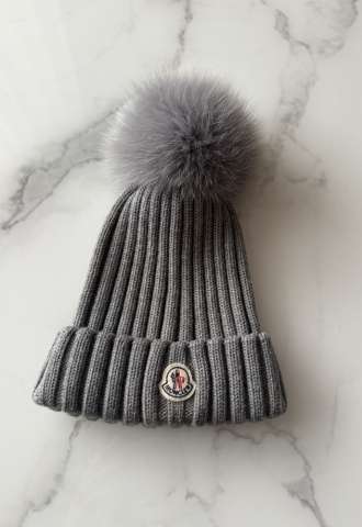 https://vipluxury.sk/Moncler čiapka
