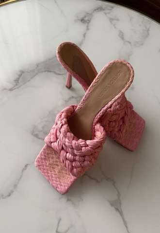 https://vipluxury.sk/Bottega šlapky