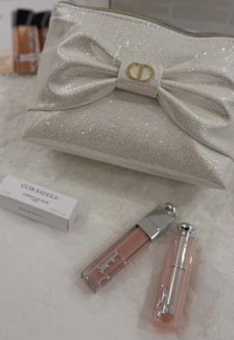 https://vipluxury.sk/Dior kozmetická tasticka s produktami