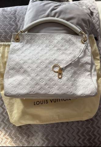 https://vipluxury.sk/Louis Vuitton kabelka