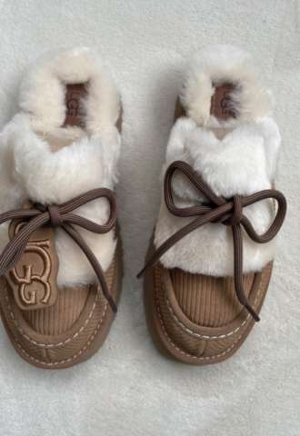 https://vipluxury.sk/Ugg