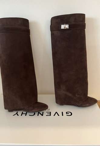 https://vipluxury.sk/Givenchy shark boots