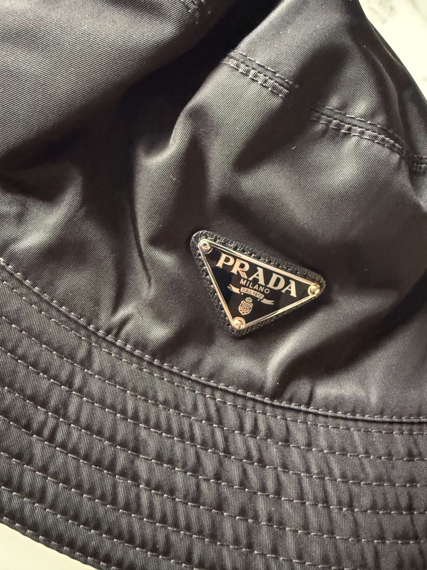 Prada klobuk