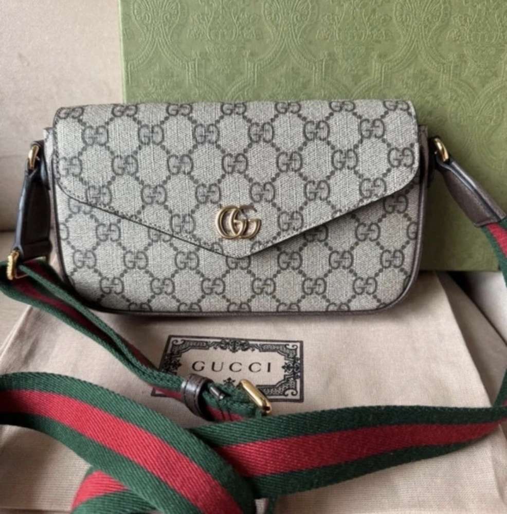 Ophidia pochette