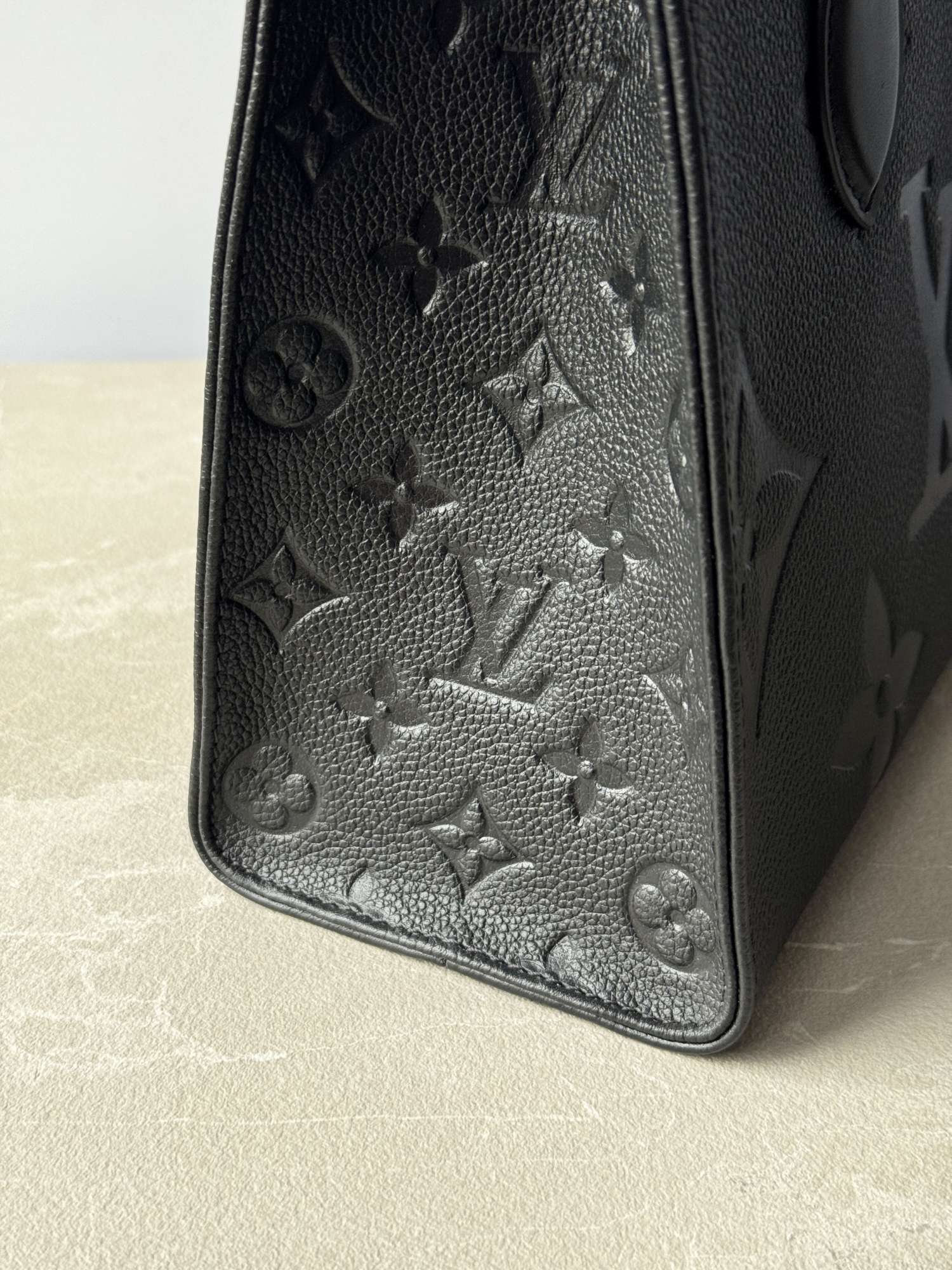 LOUIS VUITTON Onthego PM čierna kabelka taška FULL SET