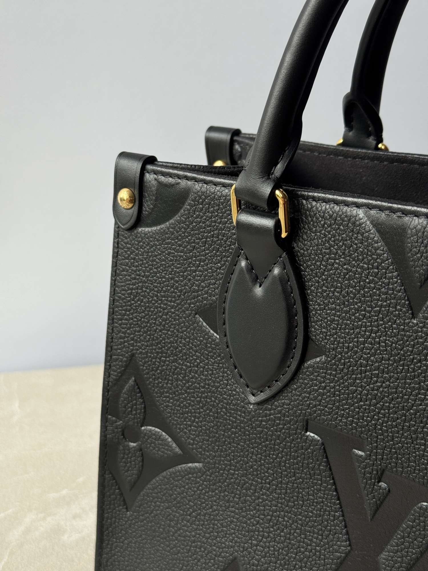LOUIS VUITTON Onthego PM čierna kabelka taška FULL SET