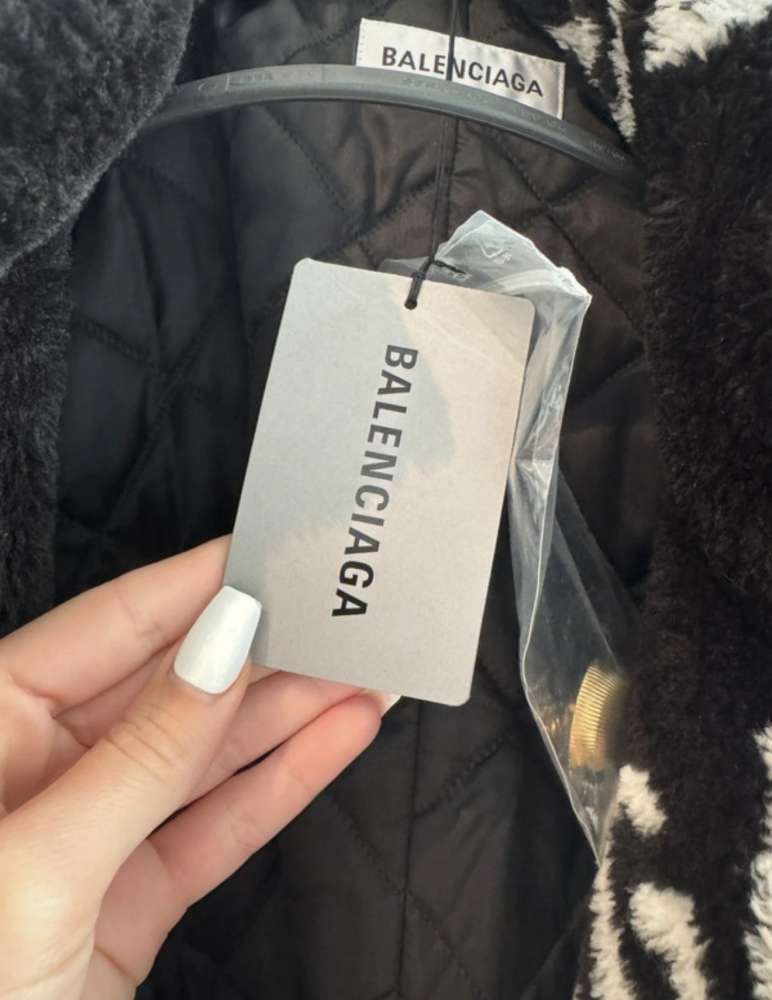 Balenciaga kabát