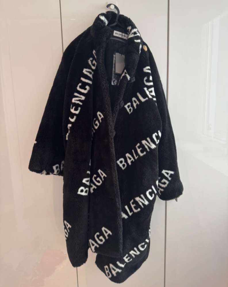 Balenciaga kabát