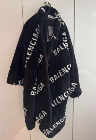 https://vipluxury.sk/Balenciaga kabát