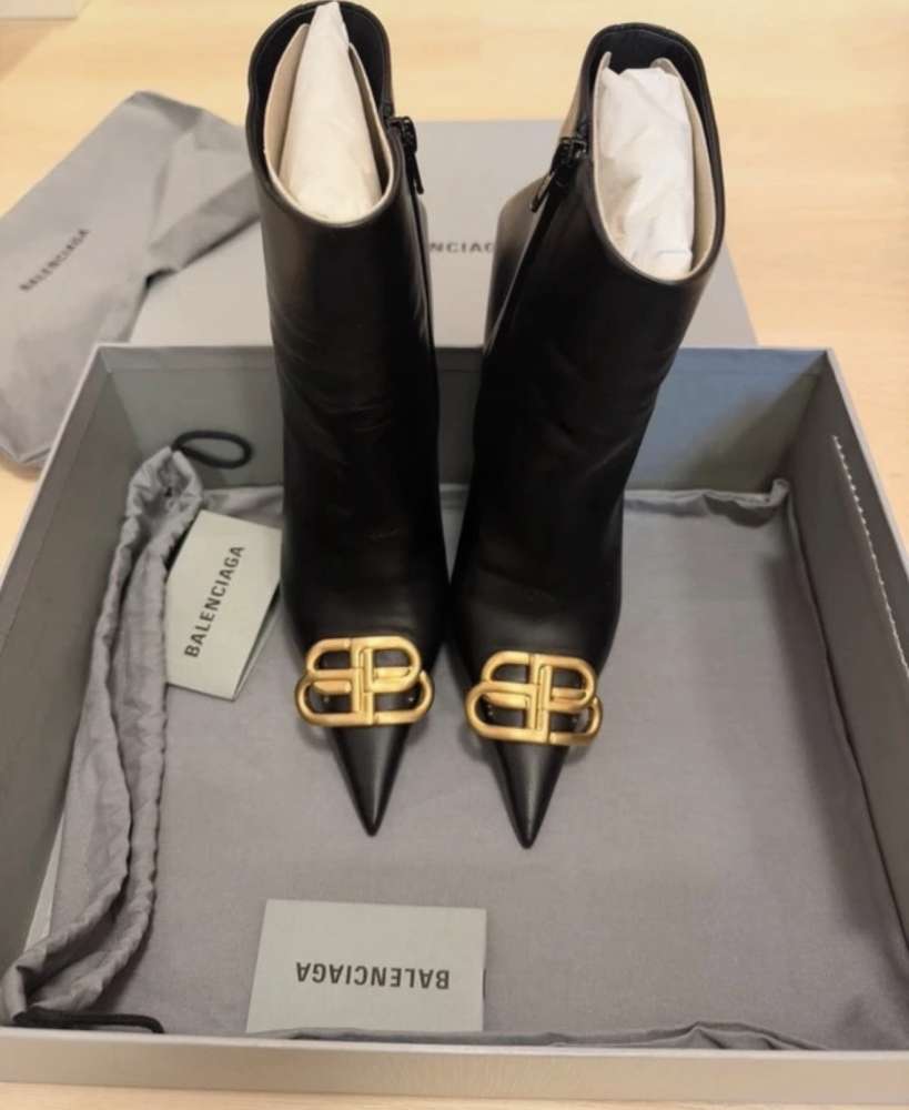 Balenciaga kotnicky