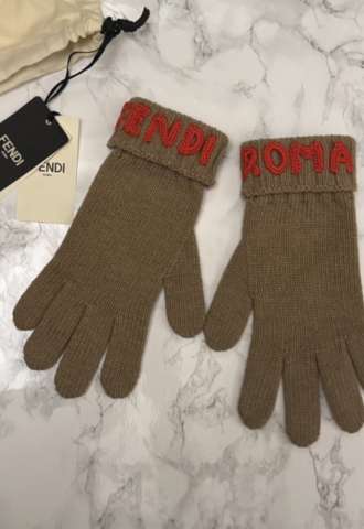 https://vipluxury.sk/Fendi rukavice