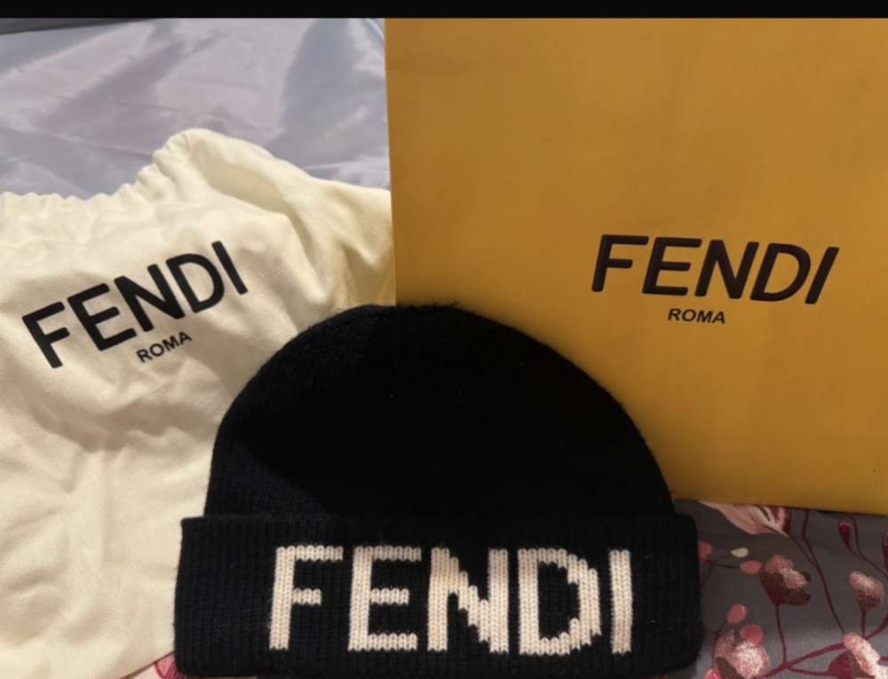 Fendi čiapka