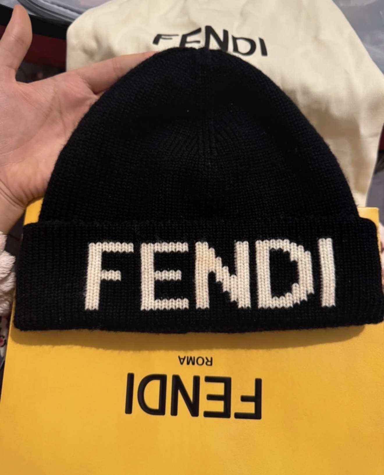 Fendi čiapka