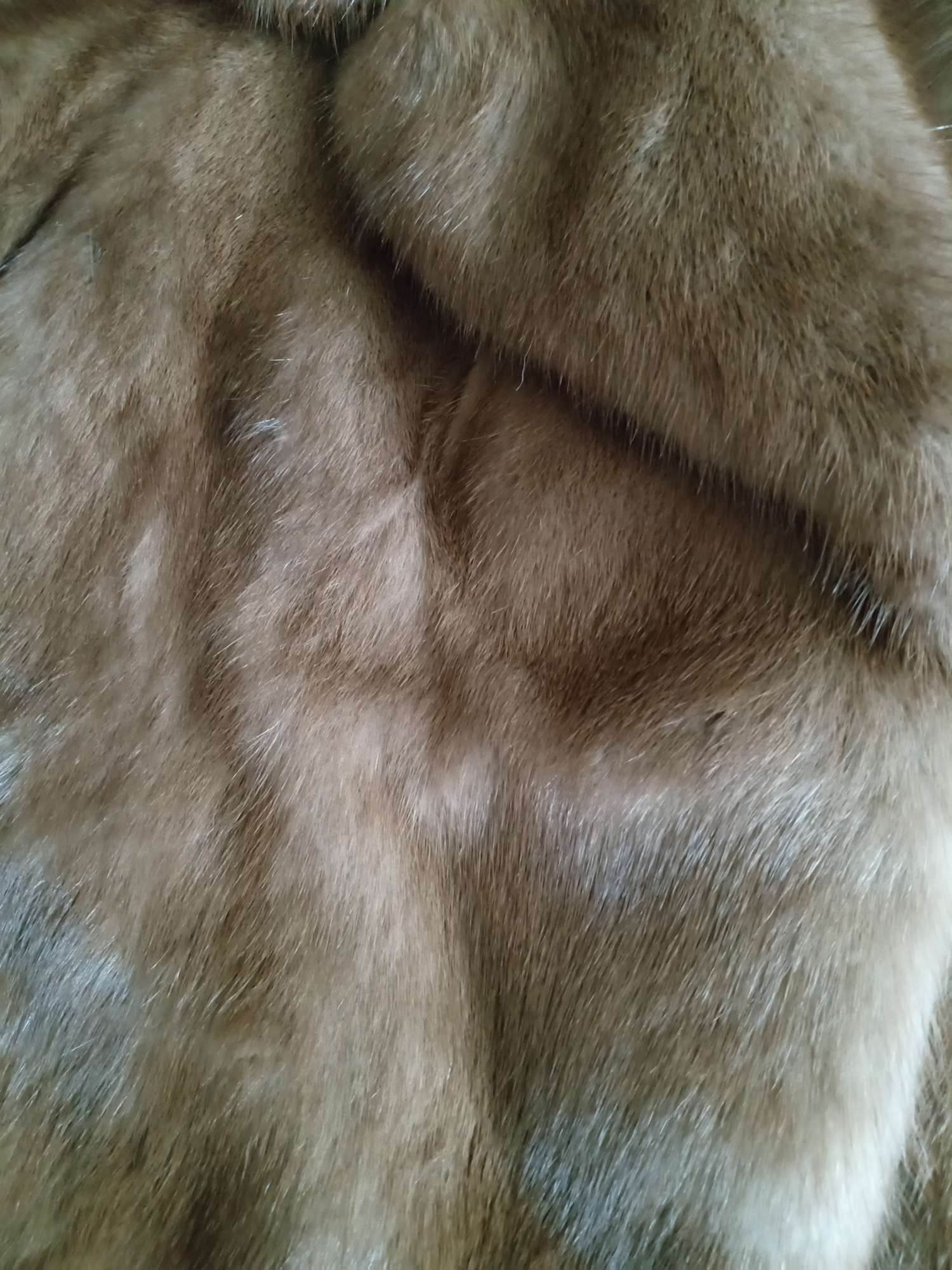 Norkovy kožuch SAGA MINK - krátky strih (veľkosť S) - elegantná hnedá farba ( odtieň Demi - Buff )