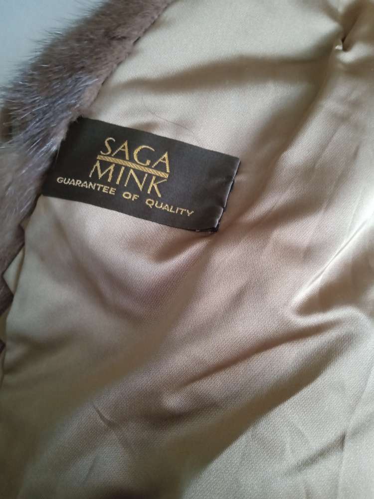 Norkovy kožuch SAGA MINK - krátky strih (veľkosť S) - elegantná hnedá farba ( odtieň Demi - Buff )