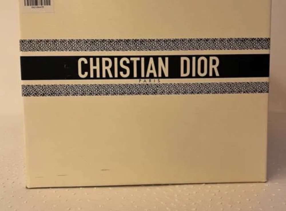 Dior helma