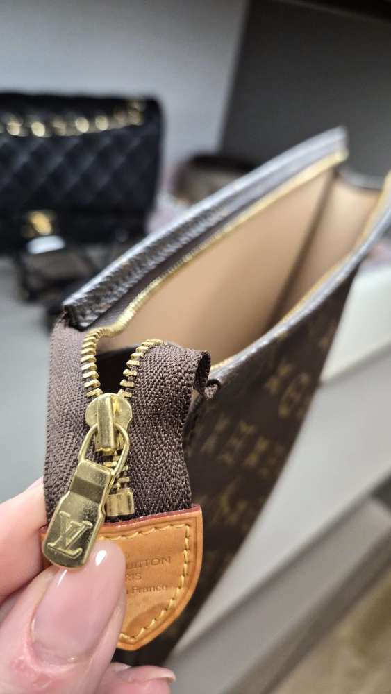 Louis vuitton poche toilette