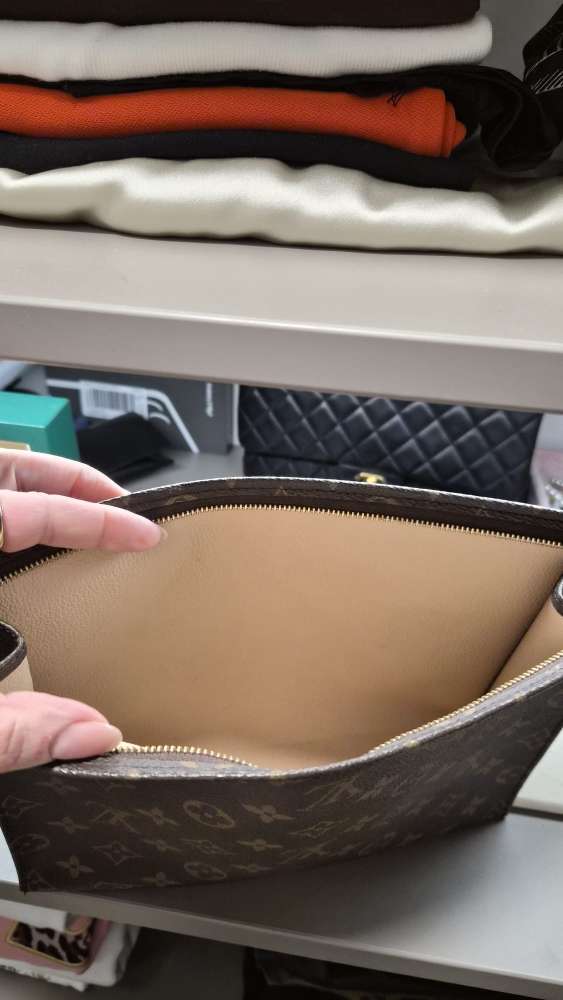 Louis vuitton poche toilette