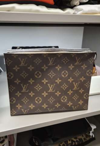 https://vipluxury.sk/Louis vuitton poche toilette
