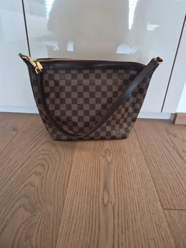 Louis Vuitton Illovo MM