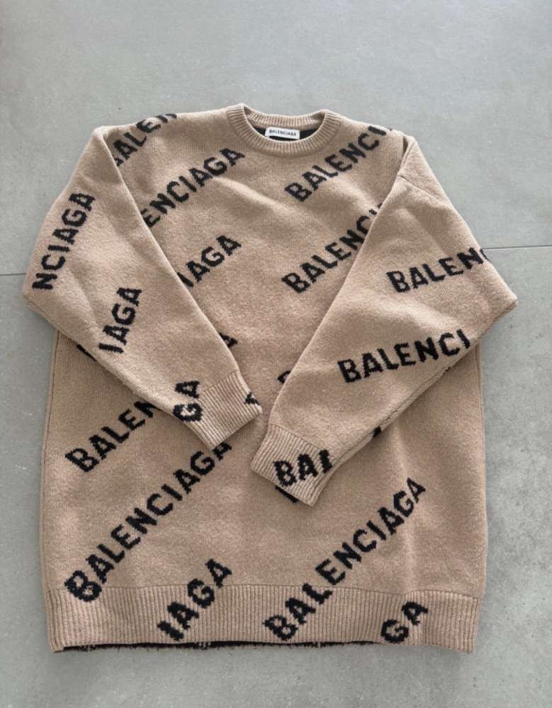 Balenciaga sveter