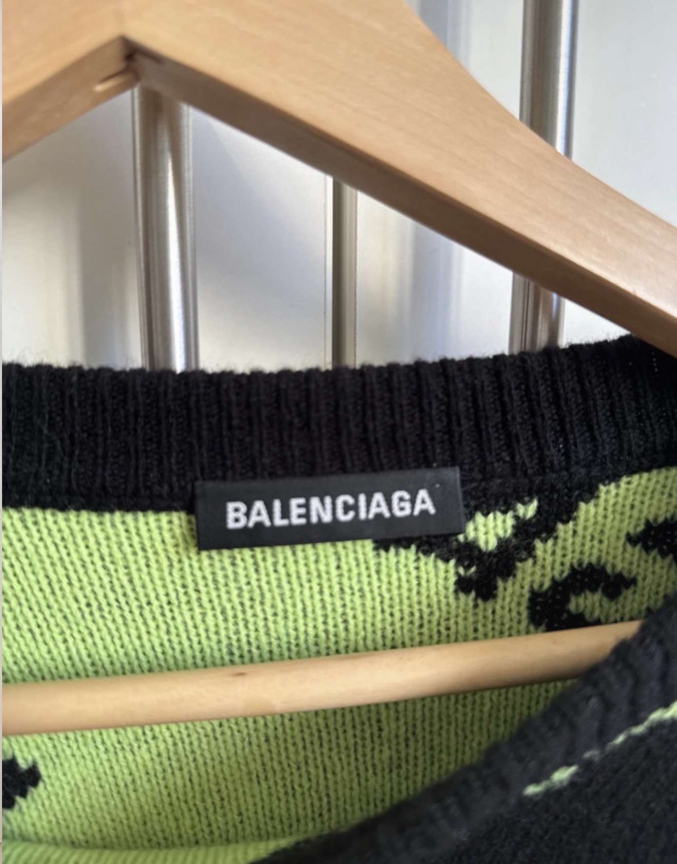 Balenciaga sveter